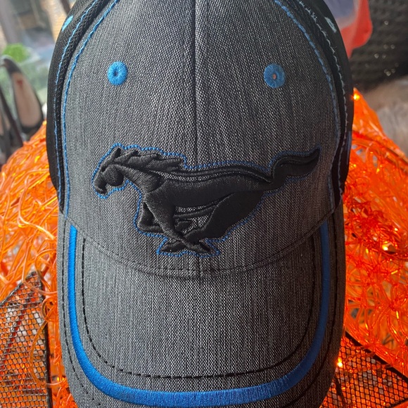 Mustang logo caps - Picture 2 of 3